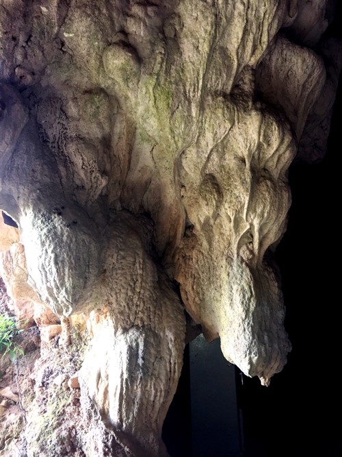 Ngỡ ngàng trước vẻ đẹp kỳ vĩ của hang động Khó Chua La