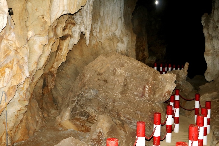 Ngỡ ngàng trước vẻ đẹp kỳ vĩ của hang động Khó Chua La Ngỡ ngàng trước vẻ đẹp kỳ vĩ của hang động Khó Chua La
