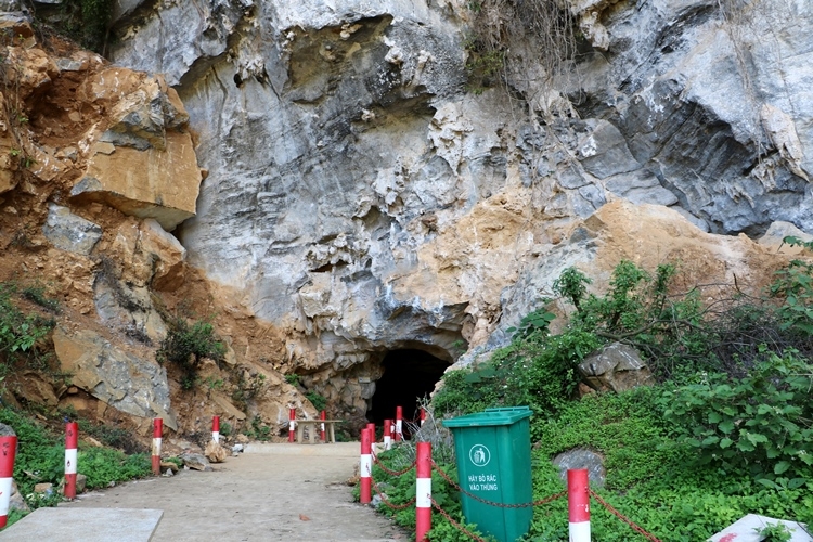 Ngỡ ngàng trước vẻ đẹp kỳ vĩ của hang động Khó Chua La Ngỡ ngàng trước vẻ đẹp kỳ vĩ của hang động Khó Chua La