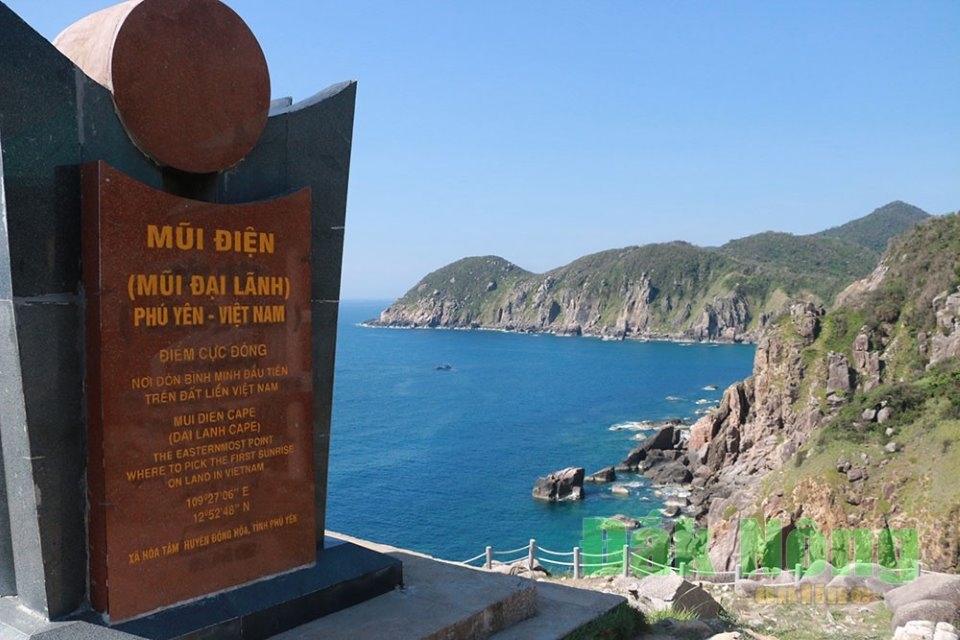 Ngắm ngọn hải đăng mũi Đại Lãnh