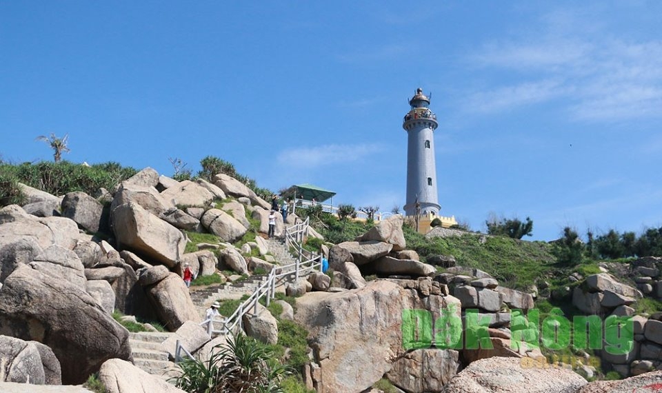 Ngắm ngọn hải đăng mũi Đại Lãnh