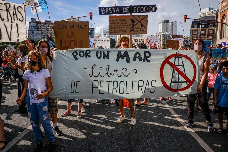 Argentina đình chỉ thăm dò dầu khí trên biển