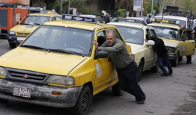 Thiếu nhiên liệu, Syria thông báo tăng hơn 50% giá xăng dầu