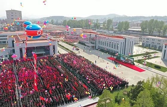 ong kim jong un xuat hien tai le khanh thanh to hop san xuat phan dam