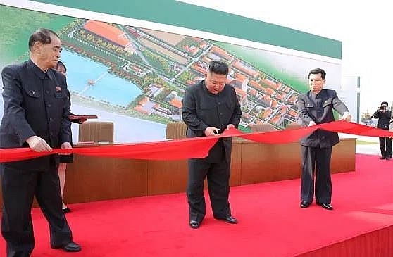 ong kim jong un xuat hien tai le khanh thanh to hop san xuat phan dam