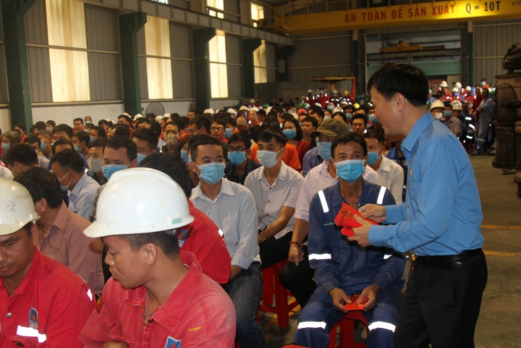 PV Drilling tổ chức Lễ phát động thi đua cao điểm giàn khoan PV DRILLING V và chúc Tết xuân Tân Sửu năm 2021 PV Drilling phát động thi đua cao điểm dự án đóng mới cụm thiết bị khoan (DES) và bảo dưỡng/tái khởi động giàn PV DRILLING V- chúc Tết NLĐ