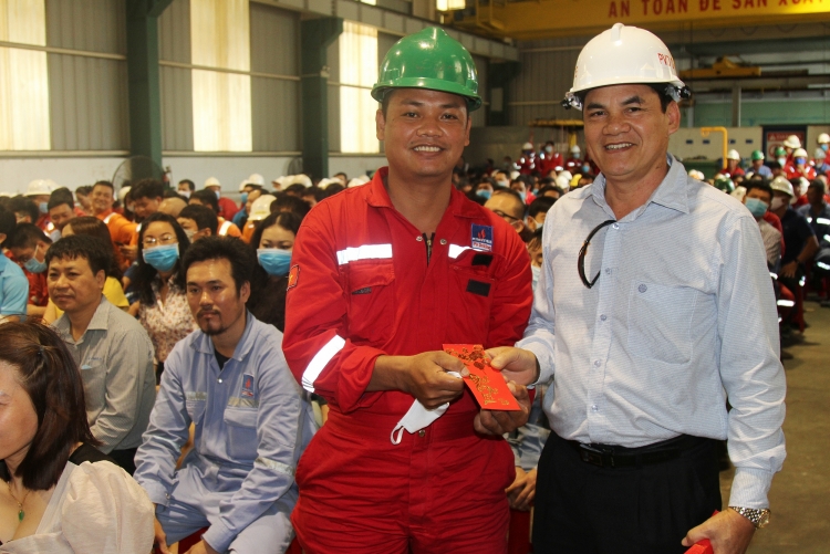 PV Drilling tổ chức Lễ phát động thi đua cao điểm giàn khoan PV DRILLING V và chúc Tết xuân Tân Sửu năm 2021 PV Drilling phát động thi đua cao điểm dự án đóng mới cụm thiết bị khoan (DES) và bảo dưỡng/tái khởi động giàn PV DRILLING V- chúc Tết NLĐ