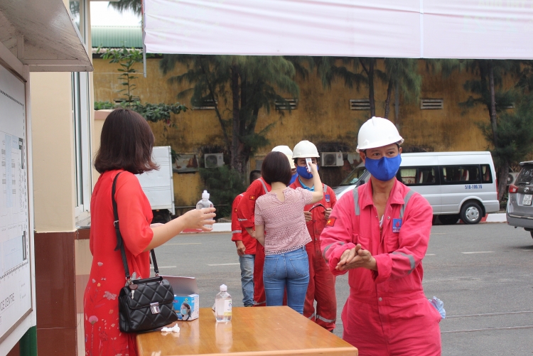 PV Drilling tổ chức Lễ phát động thi đua cao điểm giàn khoan PV DRILLING V và chúc Tết xuân Tân Sửu năm 2021 PV Drilling phát động thi đua cao điểm dự án đóng mới cụm thiết bị khoan (DES) và bảo dưỡng/tái khởi động giàn PV DRILLING V- chúc Tết NLĐ