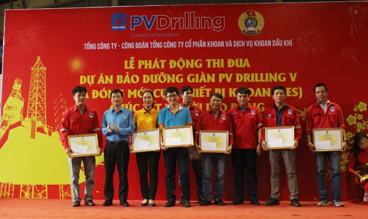 PV Drilling tổ chức Lễ phát động thi đua cao điểm giàn khoan PV DRILLING V và chúc Tết xuân Tân Sửu năm 2021 PV Drilling phát động thi đua cao điểm dự án đóng mới cụm thiết bị khoan (DES) và bảo dưỡng/tái khởi động giàn PV DRILLING V- chúc Tết NLĐ
