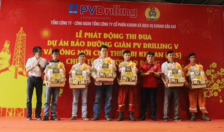 PV Drilling tổ chức Lễ phát động thi đua cao điểm giàn khoan PV DRILLING V và chúc Tết xuân Tân Sửu năm 2021 PV Drilling phát động thi đua cao điểm dự án đóng mới cụm thiết bị khoan (DES) và bảo dưỡng/tái khởi động giàn PV DRILLING V- chúc Tết NLĐ