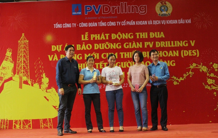 PV Drilling tổ chức Lễ phát động thi đua cao điểm giàn khoan PV DRILLING V và chúc Tết xuân Tân Sửu năm 2021 PV Drilling phát động thi đua cao điểm dự án đóng mới cụm thiết bị khoan (DES) và bảo dưỡng/tái khởi động giàn PV DRILLING V- chúc Tết NLĐ
