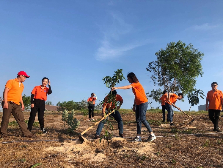 Tuổi trẻ Vietsovpetro tổ chức chương trình về nguồn kết hợp an sinh xã hội và trồng cây xanh Tháng Thanh niên 2021
