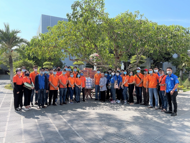 Tuổi trẻ Vietsovpetro tổ chức chương trình về nguồn kết hợp an sinh xã hội và trồng cây xanh Tháng Thanh niên 2021 Tuổi trẻ Vietsovpetro tổ chức chương trình về nguồn kết hợp an sinh xã hội và trồng cây xanh Tháng Thanh niên 2021