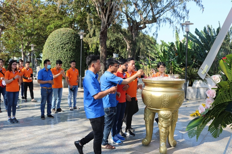 Tuổi trẻ Vietsovpetro tổ chức chương trình về nguồn kết hợp an sinh xã hội và trồng cây xanh Tháng Thanh niên 2021