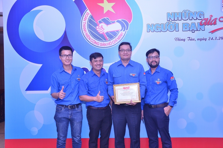 Tuổi trẻ Vietsovpetro kỷ niệm 90 năm Ngày thành lập Đoàn TNCS Hồ Chí Minh và gặp mặt giao lưu cán bộ Đoàn qua các thời kỳ