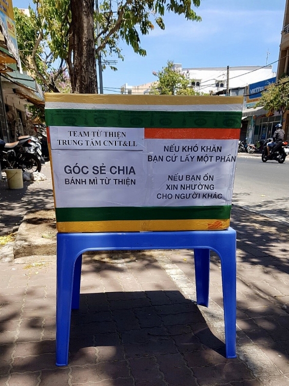 Vietsovpetro: Tuổi trẻ Trung tâm Công nghệ thông tin & liên lạc với "Tủ bánh miễn phí" vietsovpetro tuoi tre trung tam cong nghe thong tin lien lac voi tu banh mien phi