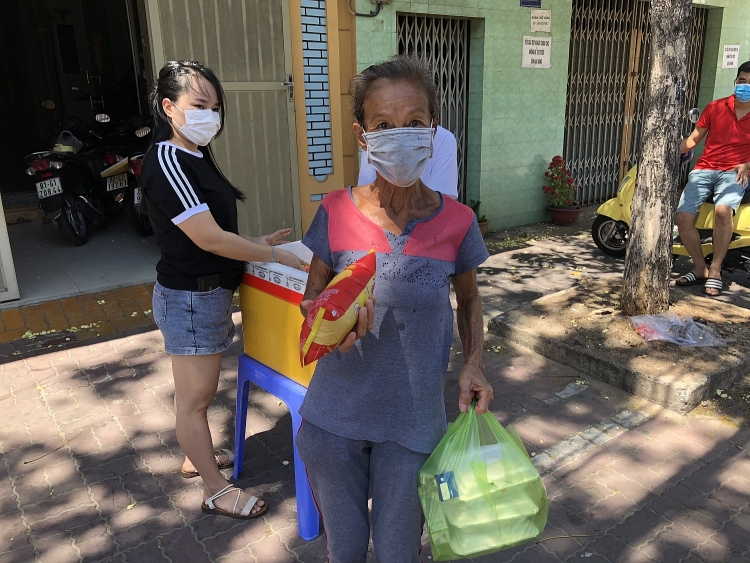 Vietsovpetro: Tuổi trẻ Trung tâm Công nghệ thông tin & liên lạc với "Tủ bánh miễn phí" vietsovpetro tuoi tre trung tam cong nghe thong tin lien lac voi tu banh mien phi