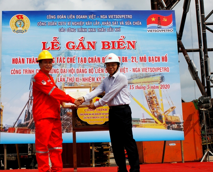 gan bien cong trinh chan de gian bk 21 chao mung dai hoi dang bo vietsovpetro lan thu xi