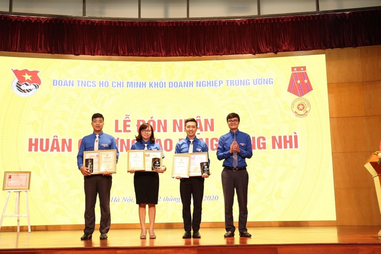 tuoi tre vietsovpetro gat hai nhieu thanh tich trong cong tac doan va phong trao thanh nien 6 thang dau nam