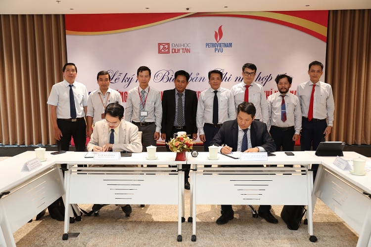 Trường Đại học Dầu khí Việt Nam ký biên bản hợp tác với Trường Đại học Duy Tân