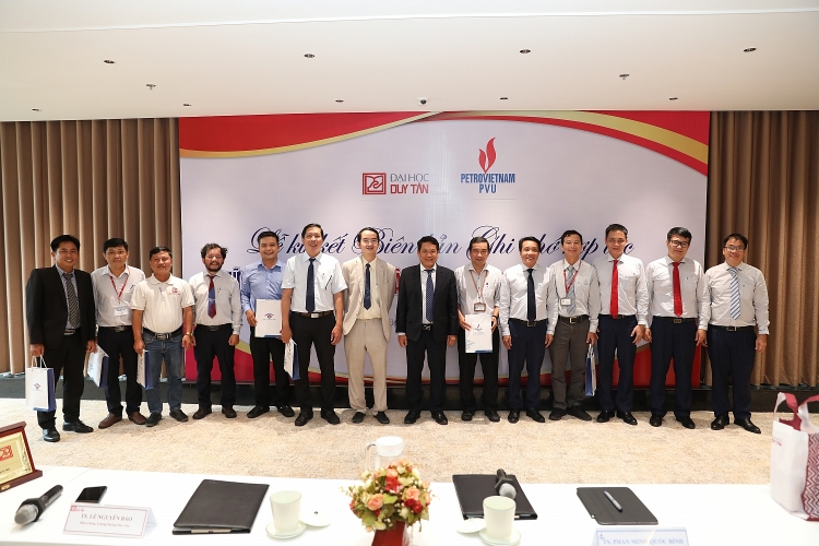 Trường Đại học Dầu khí Việt Nam ký biên bản hợp tác với Trường Đại học Duy Tân