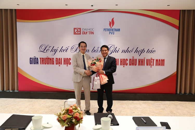 Trường Đại học Dầu khí Việt Nam ký biên bản hợp tác với Trường Đại học Duy Tân
