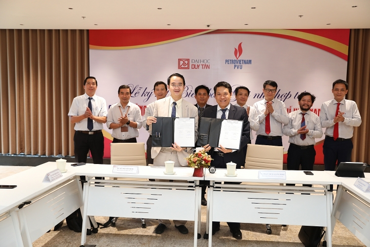 Trường Đại học Dầu khí Việt Nam ký biên bản hợp tác với Trường Đại học Duy Tân