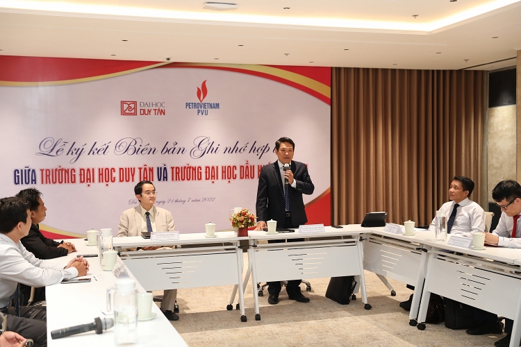Trường Đại học Dầu khí Việt Nam ký biên bản hợp tác với Trường Đại học Duy Tân