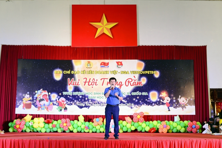Vietsovpetro tổ chức Đêm hội trăng rằm cho các em thiếu nhi vietsovpetro to chuc dem hoi trang ram cho cac em thieu nhi