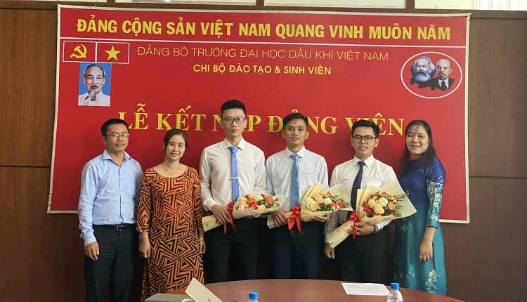 Phát triển đảng trong sinh viên: Tạo đà xây dựng nguồn nhân lực chất lượng cao cho ngành Dầu khí và xã hội