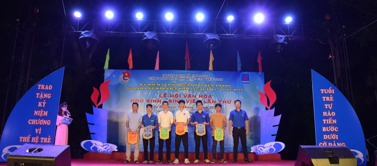 Chùm ảnh Lễ hội Văn hóa học sinh – sinh viên Dầu khí lần thứ IX Chùm ảnh: Lễ hội Văn hóa học sinh – sinh viên lần thứ IX