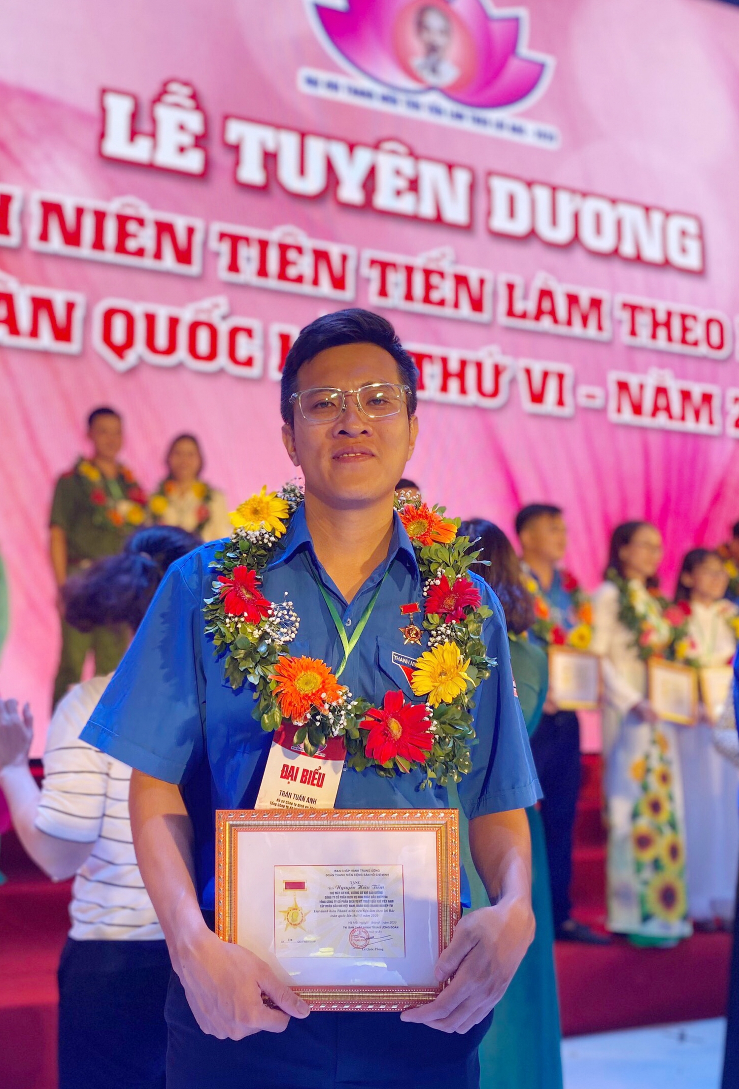 doan vien pv gas duoc tuyen duong thanh nien tien tien lam theo loi bac