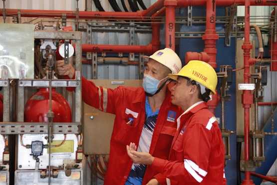 Ông Ngô Đức Nhân – Giám đốc NT2 kiểm tra công tác tiểu tu