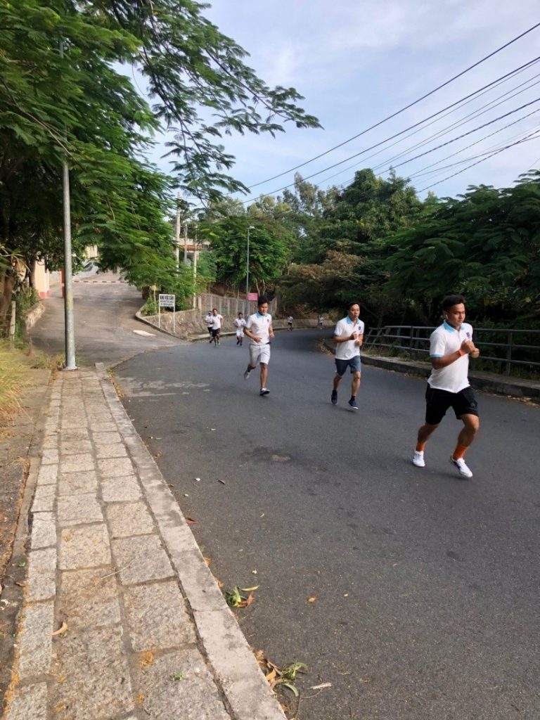 hon 100 van dong vien tham gia giai chay bo thanh nien pv shipyard 2019