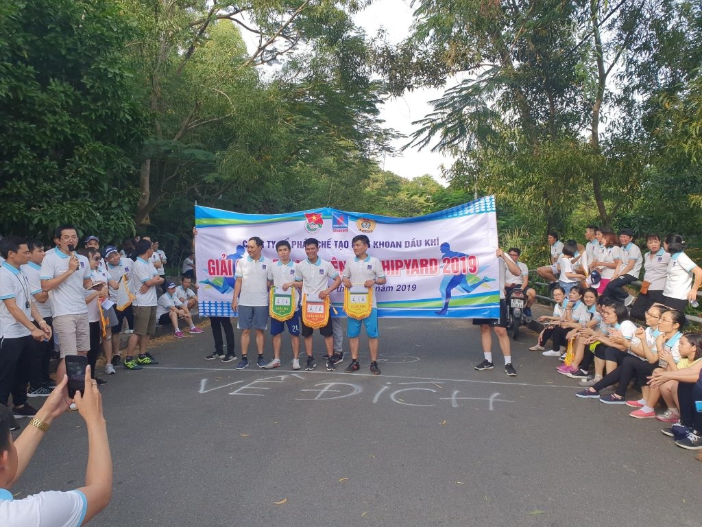 hon 100 van dong vien tham gia giai chay bo thanh nien pv shipyard 2019