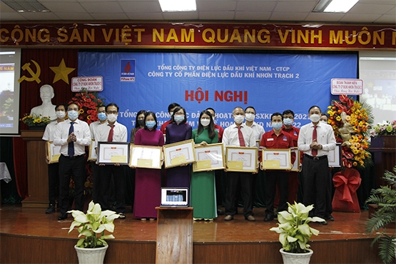 Tổng kết thi đua khen thưởng