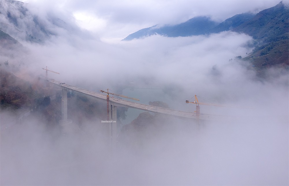 Vẻ đẹp hùng vỹ của cây cầu cao nhất Việt Nam Vẻ đẹp hùng vỹ của cây cầu cao nhất Việt Nam