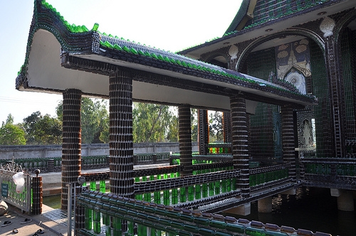 Chùa vỏ chai - Kiến trúc “có một không hai” ở Thái Lan Ngôi chùa vỏ chai - Kiến trúc “có một không hai” ở Thái Lan