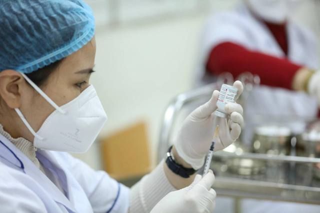 Tiêm mũi nhắc lại vaccine phòng COVID-19 là cần thiết để phòng bệnh