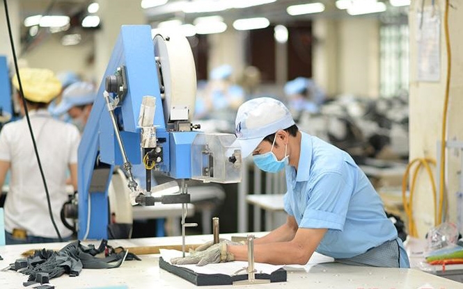 Việt Nam đã có vị thế nhất định trong các chuỗi cung ứng toàn cầu, nhất là với các mặt hàng như điện tử, điện thoại, dệt may, da giày, đồ gỗ. Ảnh minh họa.