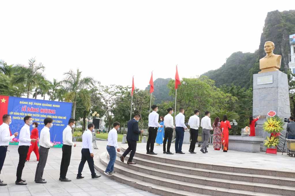 Đảng bộ Than Quảng Ninh dâng hương tại Tượng đài đồng chí Vũ Văn Hiếu, Bí thư đầu tiên của Đặc khu ủy Khu mỏ Quảng Ninh Đảng bộ Than Quảng Ninh dâng hương tại Tượng đài đồng chí Vũ Văn Hiếu, Bí thư đầu tiên của Đặc khu ủy Khu mỏ Quảng Ninh
