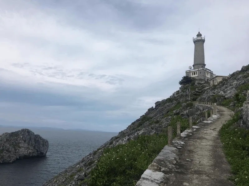 Đảo Long Châu - Vẻ đẹp hoang sơ, kỳ vĩ giữa vịnh Lan Hạ Đảo Long Châu - Vẻ đẹp hoang sơ, kỳ vĩ giữa vịnh Lan Hạ
