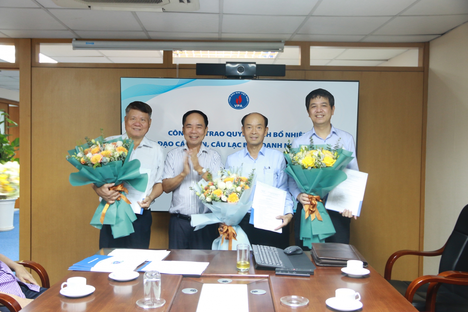 Trao quyết định bổ nhiệm lãnh đạo các Ban thuộc Hội Dầu khí Việt Nam nhiệm kỳ 2022-2027