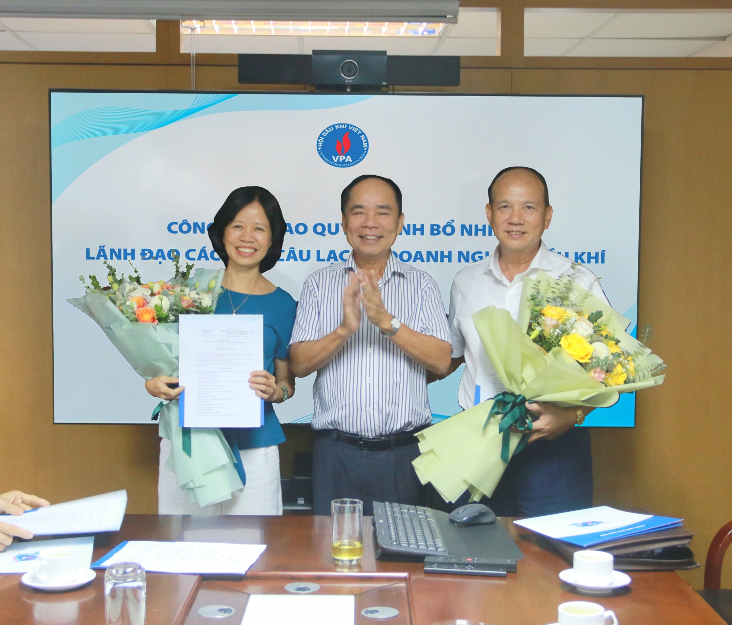 Trao quyết định bổ nhiệm lãnh đạo các Ban thuộc Hội Dầu khí Việt Nam nhiệm kỳ 2022-2027