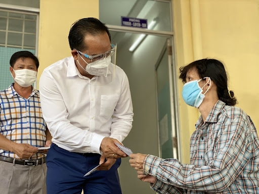 62 địa phương đã thực rút 4.360 tỷ đồng từ ngân sách lao động để hỗ trợ cho 4.768.967 đối tượng ảnh hưởng bởi Covid-19. Ảnh TTXVN