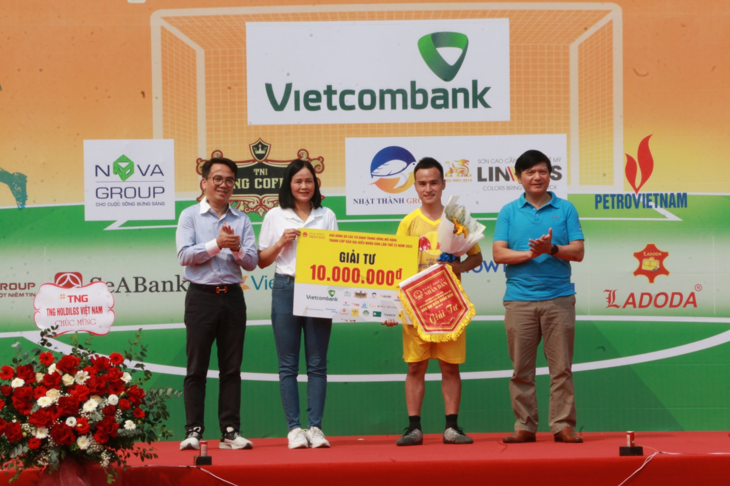 Đội bóng Tập đoàn Dầu khí Việt Nam giành Giải tư Giải bóng đá các cơ quan Trung ương Đội bóng Tập đoàn Dầu khí Việt Nam giành Giải tư Giải bóng đá các cơ quan Trung ương