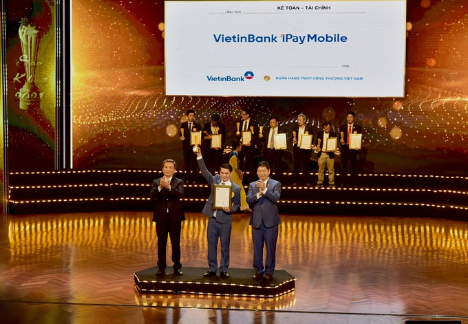 Tin nhanh ngân hàng ngày 28/4: VietinBank iPay Mobile lần thứ hai đạt top 10 Sao Khuê
