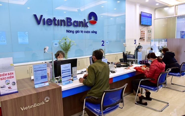 Tin ngân hàng nổi bật tuần qua: Hơn 700.000 tỷ đồng được 