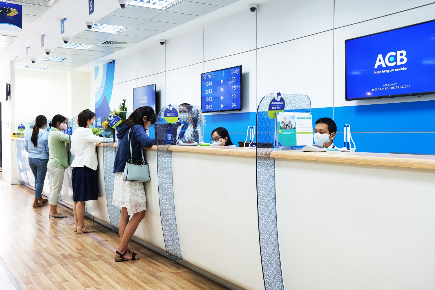 Tin ngân hàng ngày 8/7: Ngân hàng Nhà nước tăng cấp hút tiền, lãi suất đồng loạt giảm