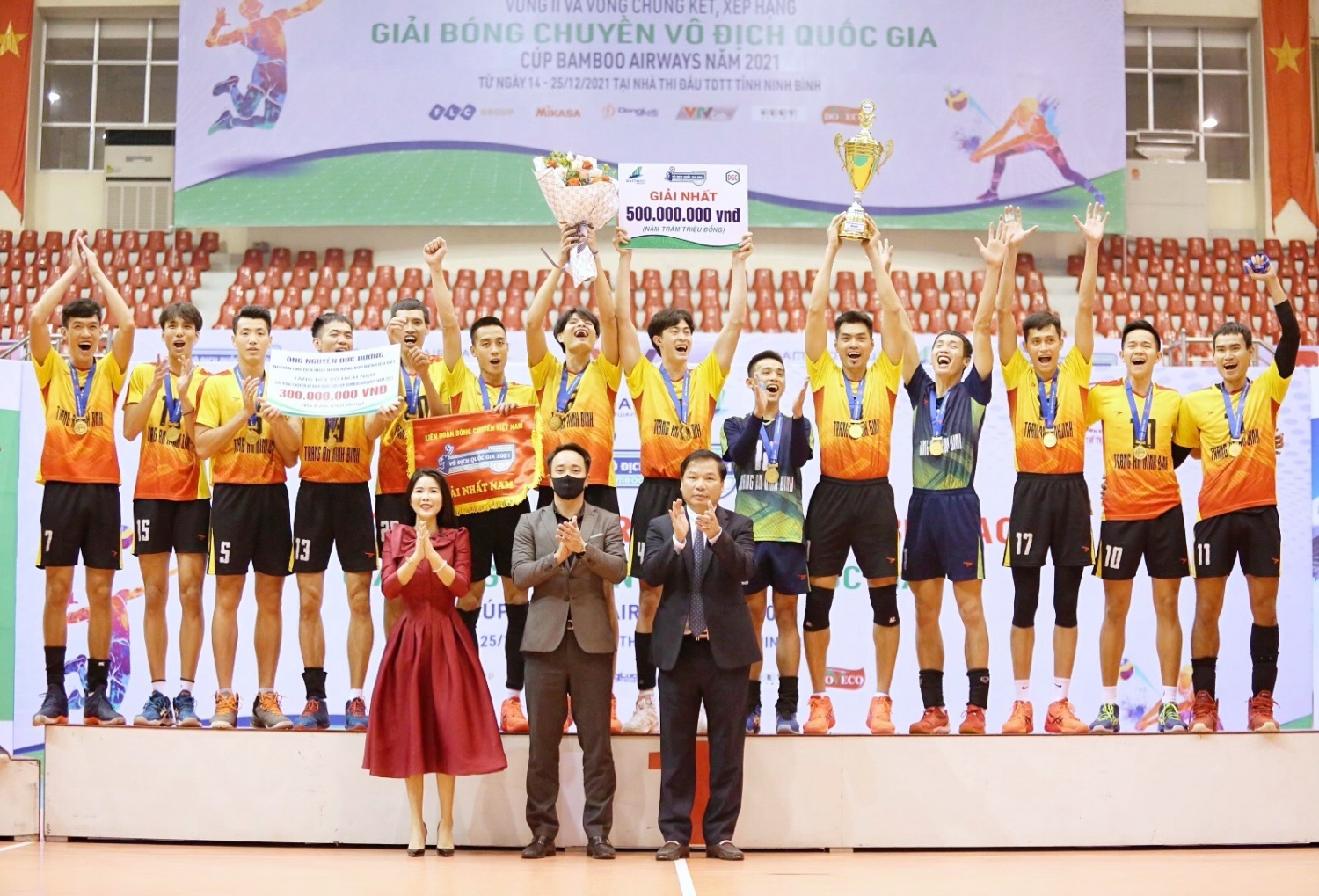 Đội Thông tin - FLC và Tràng An Ninh Bình vô địch